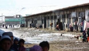 Des centaines de familles ont fui les combats dans la province de Kapisa et se sont installées à Baghrami market est de Kaboul.