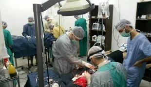 Une salle d'opérations dans un hôpital de fortune à l'est de Damas en 2013.