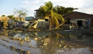 Médecins Sans Frontières dénonce l'inefficacité des secours sur la ville des Gonaïves.