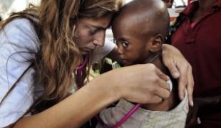 Un enfant malnutri pris en charge dans un centre nutritionnel MSF Région SNNP  juillet 2008