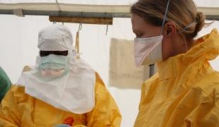L’organisation médicale humanitaire internationale Médecins Sans Frontières (MSF) confirme que l’un de ses volontaires au Sierra Leone a été diagnostiqué positif à la fièvre hémorragique Ebola.