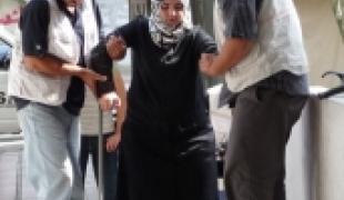 Jamila Mohammed et Zainab sont trois jeunes patients pris en charge par MSF. Leurs histoires illustrent les répercussions médicales que l\'embargo peut occasionner sur l\'état de santé des populations : besoins mal pourvus retards de soins gravité de