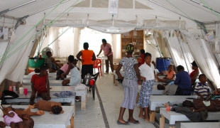 Le Centre de Traitement du Choléra (CTC) de MSF à Martissant avril 2012.