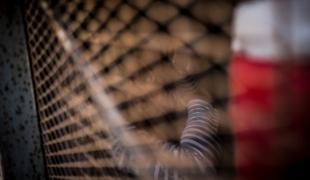 Un homme détenu dans le centre de détention d'Abu Salim.