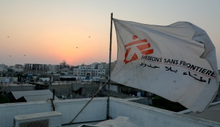 Vue sur Aden depuis l'hôpital de Médecins Sans Frontières. 2018.