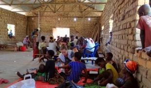 Une clinique mobile pour les enfants de moins de 5 ans dans la ville de Bangur située dans la zone de santé de Mukanga. République démocratique du Congo. 2019.