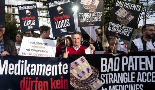 En mars 2017, des organisations de 17 pays européens ont déposé une opposition au brevet de Gilead Science sur le Sofosbuvir, un médicament hautement efficace contre l'hépatite C.