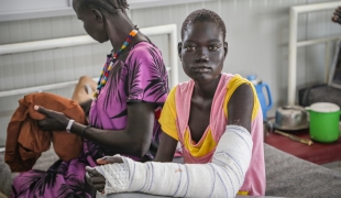 Aguek Deng, une patiente au Sud-Soudan victime d'une morsure de serpents