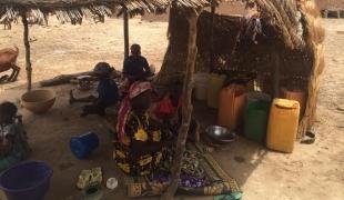 Mariama a fui Dan Nabaya, son village au Nigeria, avec sa famille