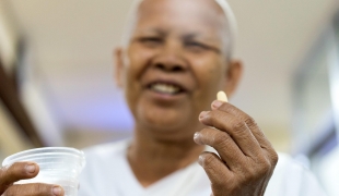 Hépatite C : au Cambodge, des médicaments à un prix abordable pour sauver des vies