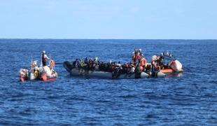 Le jeudi 21 novembre 2019, MSF et SOS Méditerranée ont secouru 90 naufragés, qui avaient quitté la Libye le mardi soir précédent.