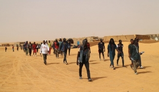 People on the move in Assamaka, Agadez (GIF) refugee asylum seeker idp niger