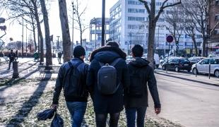 Clinique mobile de MSF à la Porte d'Aubervilliers, dans le nord de Paris, en février 2020.