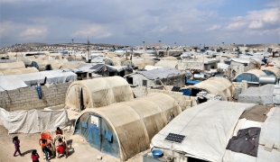 Vue du campement d'Abo Obeidah à Deir Hassan. Mars 2020. Syrie.