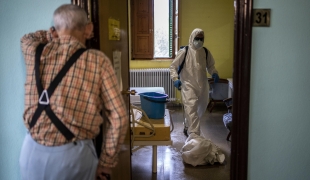 Maison de retraite « Nuestra Señora de las Mercedes », située à El Royo, province de Soria, Castille-et-Léon, Espagne, le 14 avril 2020.