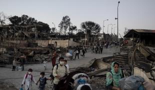Camp Moria, Lesbos, le 9 septembre 2020. Au lendemain de l'incendie qui a détruit la majeure partie du camp. Les réfugiés et demandeurs d'asile quittent le camp.