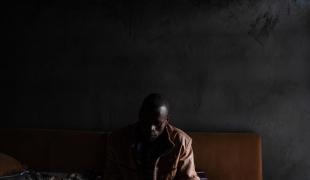 Abdulbashir, 28 ans, vient du Darfour. Il est arrivé en Libye il y a trois ans et a été emprisonné pendant près de deux ans et demi. 