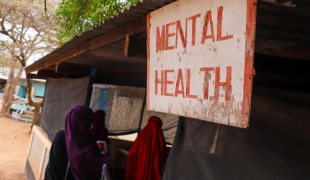 Entrée de la clinique MSF pour les soins de santé mentale, dans le camp de Dagahaley, Dadaab, Kenya.