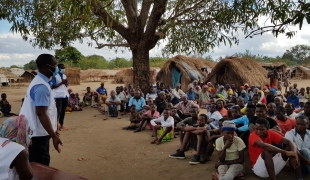 En décembre 2020, MSF a lancé un programme de soins de santé mentale dans des camps de déplacés de la banlieue de Pemba, la capitale de la province de Cabo Delgado. Mozambique.