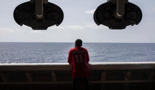 Un migrant secouru en Méditerranée à bord du Geo Barents le 20 septembre 2021.