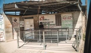 Entrée de l'hôpital MSF de Tabarre, 2021