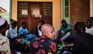 Un groupe de participantes à des sessions de soutien pour les femmes atteintes du cancer du col de l'utérus. Hôpital central Reine Elizabeth de Blantyre. Malawi. 2022.