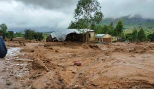 Une maison détruite après le passage du cyclone Freddy, qui a frappé la région sud du Malawi le 12 mars 2023 avec de fortes pluies et des vents violents. Chiradzulu a été l'un des districts les plus durement touchés.