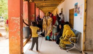 Une clinique mobile MSF dans un camp de déplacés de Wad Madani. Soudan. 2023.