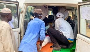 Les blessés de guerre soudanais fuyant les violences et le conflit à El-Geneina affluent vers l'hôpital d'Adré, au Tchad.
