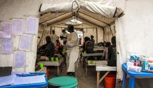 Vue d'une tente du centre de traitement du choléra installée par MSF dans l'hôpital général de Rutshuru. RDC. 2023.