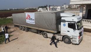 En février 2023, un convoi de 14 camions MSF contenant des tentes et des kits pour l'hiver est entré au nord-ouest de la Syrie par le point de passage de Hamam, en partenariat avec Al-Ameen, une ONG syrienne.