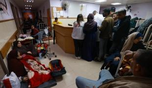 L'hôpital Al-Aqsa dans le centre de Gaza, accueillant patients et déplacés avant qu'il ne soit évacué