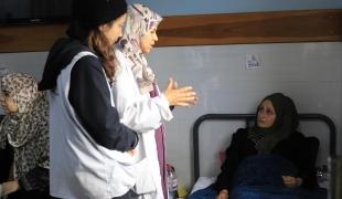 Rana Abu Hameida est une patiente MSF de l'hôpital émirati de Gaza. Elle souffre de complications liées à sa grossesse. 