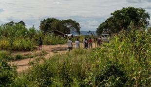 Une équipe MSF se rend dans un camp de déplacés. 2021.