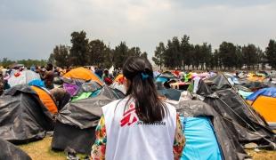 Une docteure MSF visite un camp de migrants de Mexico. 2023.