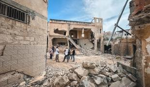 Une équipe MSF accompagnée de volontaires paramédicaux évaluent les dégâts et les besoins dans le camp de Jénine à la suite d'une violente incursion israélienne entre le 21 et le 23 mai 2024. Cisjordanie, Palestine.