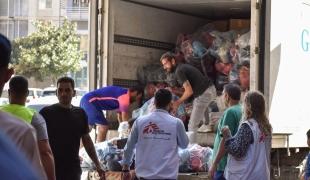 Distribution de produits non alimentaires à Beyrouth, près d'un abri occupé par des personnes déplacées. 2 octobre 2024.