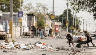 Vue du quartier Delmas 18 à Port-au-Prince après des combats entre des groupes armés et les forces de police.