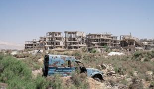 Bâtiments en ruines détruits par la guerre à Hamouriyah, dans la Ghouta orientale à la périphérie de Damas, en Syrie, le 7 mai 2025.