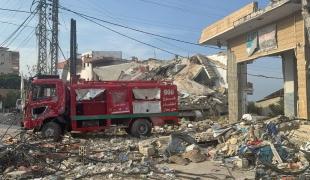 Un camion de pompiers à Ain Baal touché par une frappe israélienne 2025