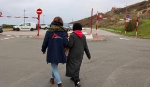 Les membres du personnel de MSF apportent leur aide aux survivants de naufrages ou de tentatives infructueuses de traversée de la Manche pour rejoindre l'Angleterre.