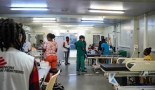 Le 1er juin, MSF a décidé de rouvrir le service des urgences de son hôpital à Cité du Soleil, ainsi que l'unité chargée de prendre en charge les victimes de violences sexuelles.