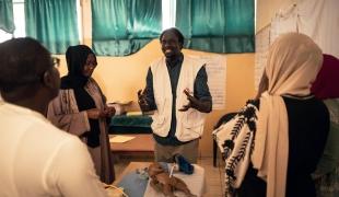 Un nutritionniste de MSF anime une formation à la prise en charge de la malnutrition à Am Timan.