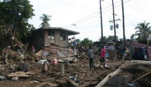 A Mindanao aux Philippines les rivières sont sorties de leur lit et ont inondé des villages et des quartiers entiers.