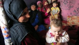 Foada 42 ans est mère de 7 enfants. Elle vit dans un campement de fortune dans la zone de Tuz Kurmato où MSF mène des cliniques mobiles toutes les 2 semaines.