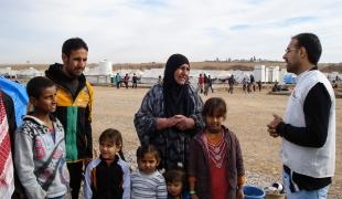 Les équipes de MSF se rendent dans les camps d’Hassancham et de Khazir à 35 km à l’est de Mossoul pour expliquer aux déplacés qu’ils peuvent consulter un psychiatre ou un psychologue s'ils ont besoin d'aide.