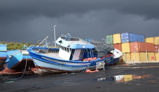 Bateaux utilisés par les migrants pour traverser la Méditerranée. Rien que cette dernière semaine 11 000 personnes ont risqué leur vie en tentant la traversée et plus de mille noyades ont été rapportées. Luca Visone/MSF