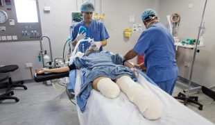 Une opération chirurgicale dans l'hôpital de Ramtha en Jordanie.