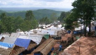 Camp de Hmongs originaires du Laos ayant trouvé refuge à Huai Nam Khao au nord de la Thaïlande en 2007.