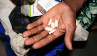 Au moment où le Fonds Mondial de lutte contre le VIH/sida le paludisme et la tuberculose supprime son financement pour 2011 MSF tire la sonnette d’alarme. 